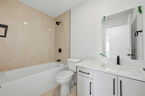8814 48 Street Ne, Calgary, AB - Indoor Photo Showing Bathroom