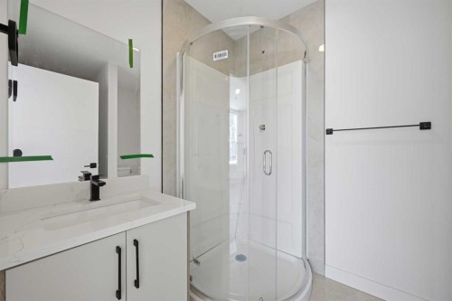 8814 48 Street Ne, Calgary, AB - Indoor Photo Showing Bathroom