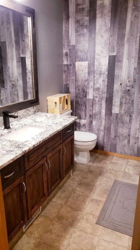 272210 Range Road 291 Ne, Airdrie, AB - Indoor Photo Showing Bathroom