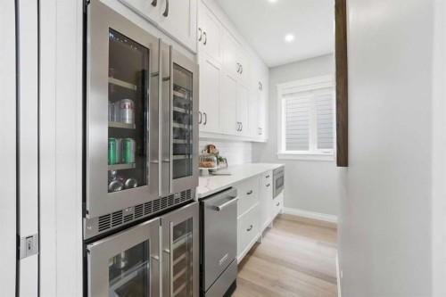 1053 Hillcrest Manor Estates, Strathmore, AB - Indoor Photo Showing Kitchen With Upgraded Kitchen