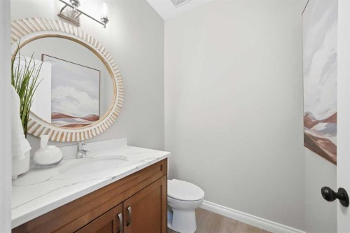 1053 Hillcrest Manor Estates, Strathmore, AB - Indoor Photo Showing Bathroom