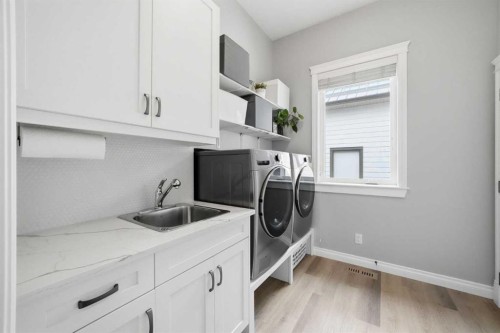 1053 Hillcrest Manor Estates, Strathmore, AB - Indoor Photo Showing Laundry Room
