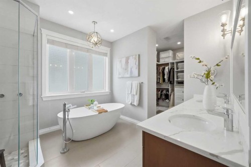 1053 Hillcrest Manor Estates, Strathmore, AB - Indoor Photo Showing Bathroom