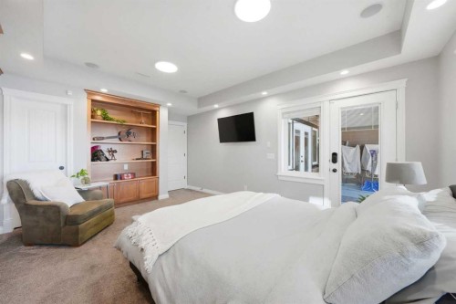 1053 Hillcrest Manor Estates, Strathmore, AB - Indoor Photo Showing Bedroom