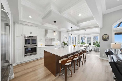 1053 Hillcrest Manor Estates, Strathmore, AB - Indoor Photo Showing Kitchen With Upgraded Kitchen