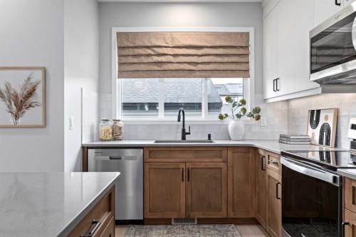 91 Huxland Road Ne, Calgary, AB - Indoor Photo Showing Kitchen With Upgraded Kitchen