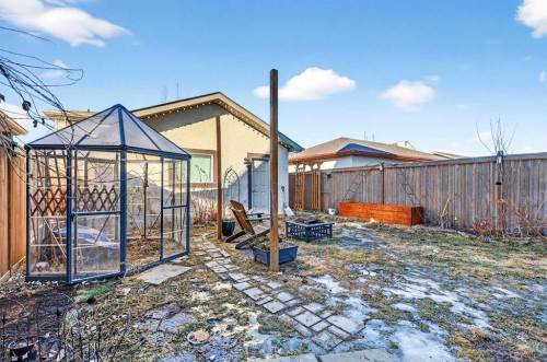 345 Mahogany Boulevard Se, Calgary, AB - Outdoor