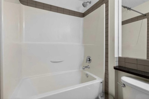 512 Evanston Drive Nw, Calgary, AB - Indoor Photo Showing Bathroom