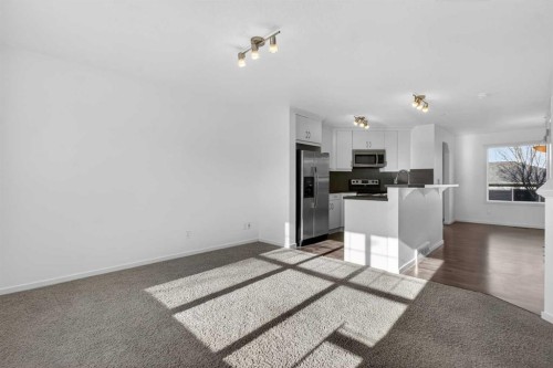 512 Evanston Drive Nw, Calgary, AB - Indoor Photo Showing Kitchen