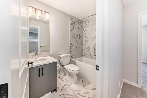 535 Tekarra Drive Nw, Calgary, AB - Indoor Photo Showing Bathroom