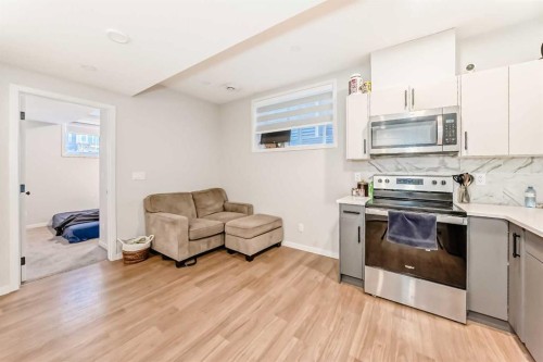 535 Tekarra Drive Nw, Calgary, AB - Indoor Photo Showing Kitchen
