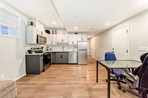535 Tekarra Drive Nw, Calgary, AB - Indoor Photo Showing Kitchen