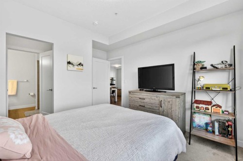218-30 Walgrove Walk Se, Calgary, AB - Indoor Photo Showing Bedroom