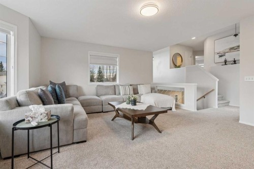 328 Douglas Glen Heath Se, Calgary, AB - Indoor Photo Showing Living Room