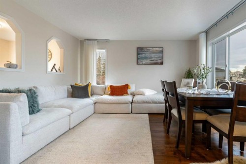 328 Douglas Glen Heath Se, Calgary, AB - Indoor Photo Showing Living Room