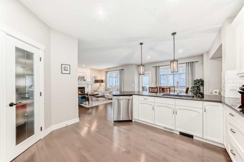335 Morningside Crescent Sw, Airdrie, AB - Indoor Photo Showing Kitchen With Upgraded Kitchen