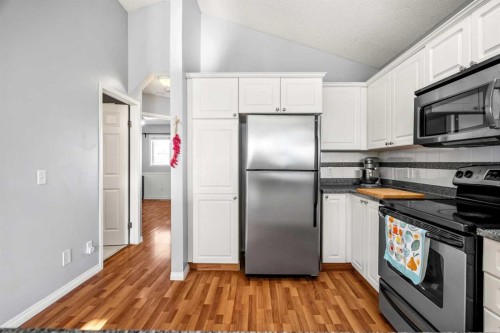 192 Mt Aberdeen Circle Se, Calgary, AB - Indoor Photo Showing Kitchen