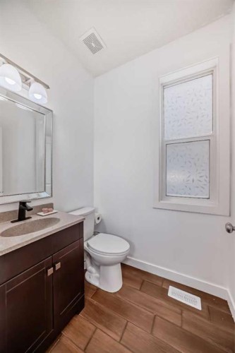 19 Valley Pointe Way Nw, Calgary, AB - Indoor Photo Showing Bathroom