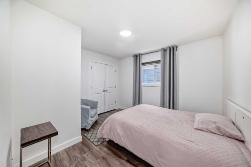19 Valley Pointe Way Nw, Calgary, AB - Indoor Photo Showing Bedroom