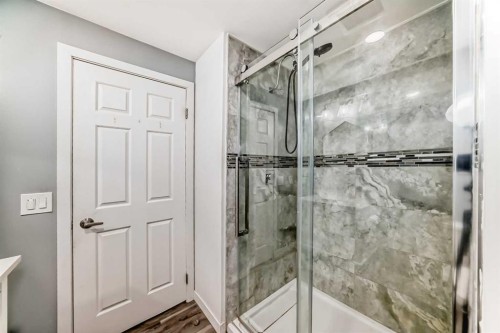 19 Valley Pointe Way Nw, Calgary, AB - Indoor Photo Showing Bathroom