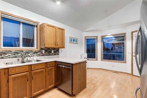 26 Somercrest Circle Sw, Calgary, AB - Indoor Photo Showing Kitchen With Double Sink