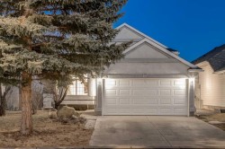26 Somercrest Circle SW Calgary, AB T2Y 3H1