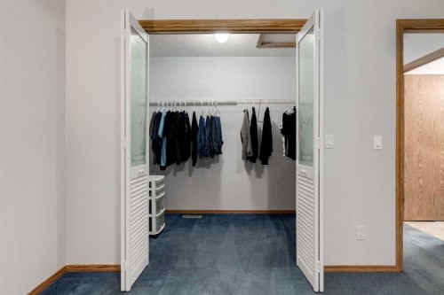 26 Somercrest Circle Sw, Calgary, AB - Indoor