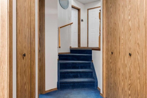 26 Somercrest Circle Sw, Calgary, AB - Indoor Photo Showing Other Room