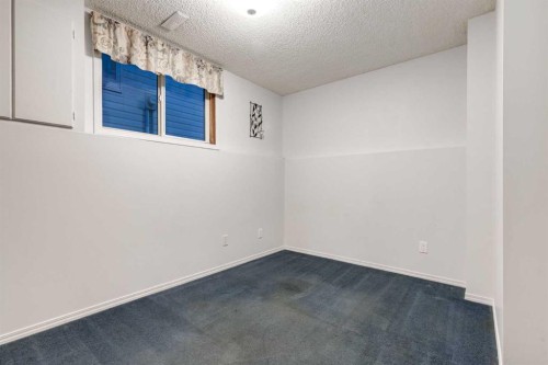 26 Somercrest Circle Sw, Calgary, AB - Indoor Photo Showing Other Room