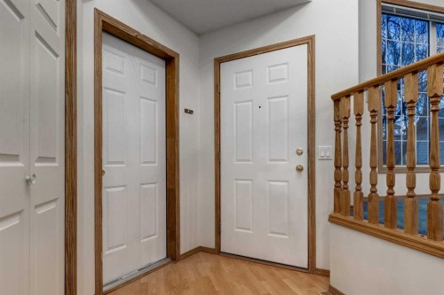 26 Somercrest Circle Sw, Calgary, AB - Indoor Photo Showing Other Room