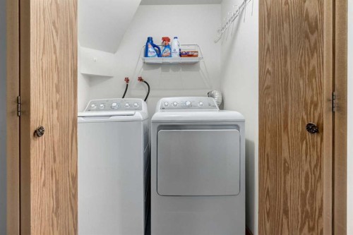 26 Somercrest Circle Sw, Calgary, AB - Indoor Photo Showing Laundry Room