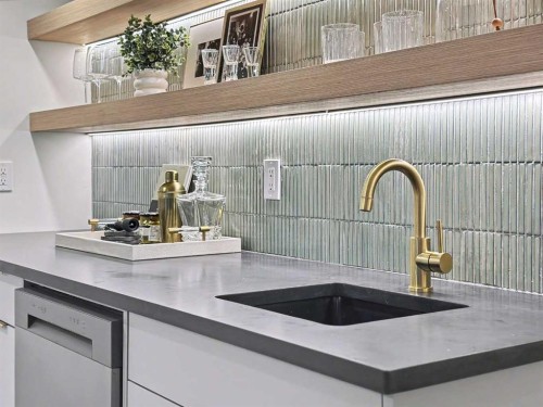 125 Discovery Place Sw, Calgary, AB - Indoor Photo Showing Kitchen