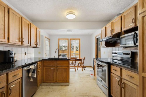 132 Scenic Cove Circle Nw, Calgary, AB - Indoor Photo Showing Kitchen