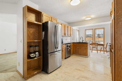 132 Scenic Cove Circle Nw, Calgary, AB - Indoor Photo Showing Kitchen