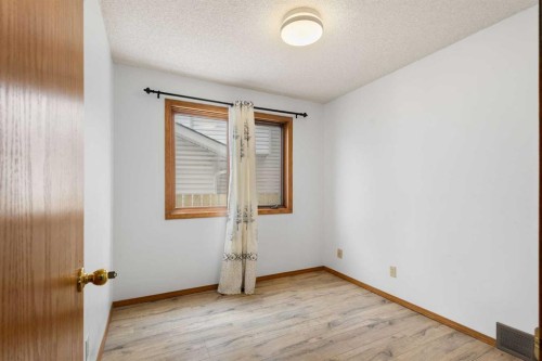 132 Scenic Cove Circle Nw, Calgary, AB - Indoor Photo Showing Other Room
