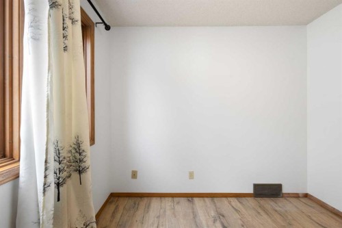 132 Scenic Cove Circle Nw, Calgary, AB - Indoor Photo Showing Other Room