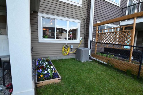 613 Hillcrest Road Sw, Airdrie, AB - Outdoor With Exterior