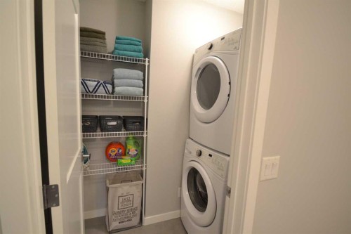 613 Hillcrest Road Sw, Airdrie, AB - Indoor Photo Showing Laundry Room