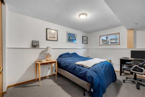 192 Rivercrest Close Se, Calgary, AB - Indoor Photo Showing Bedroom