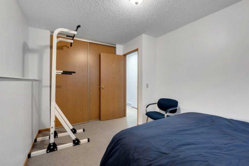 192 Rivercrest Close Se, Calgary, AB - Indoor Photo Showing Bedroom
