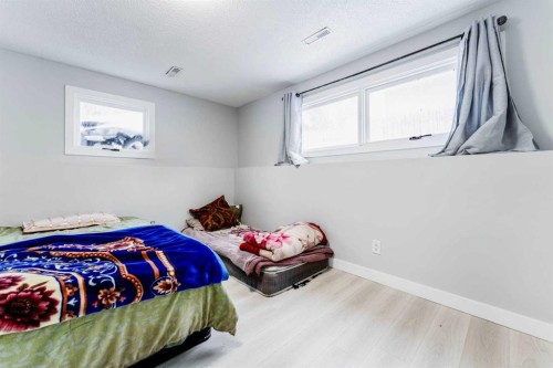 6420 26 Avenue Ne, Calgary, AB - Indoor Photo Showing Bedroom
