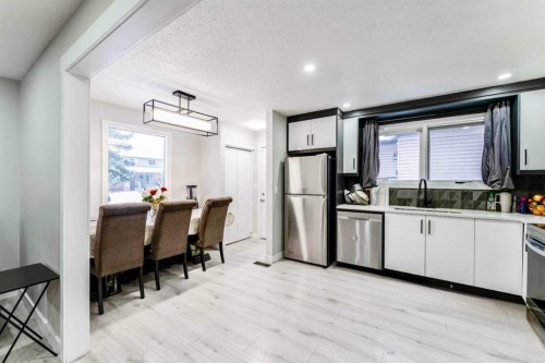6420 26 Avenue Ne, Calgary, AB - Indoor Photo Showing Kitchen