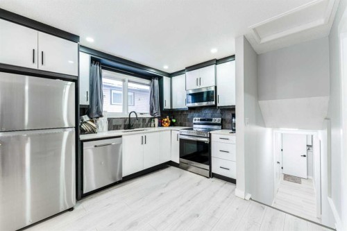 6420 26 Avenue Ne, Calgary, AB - Indoor Photo Showing Kitchen With Stainless Steel Kitchen