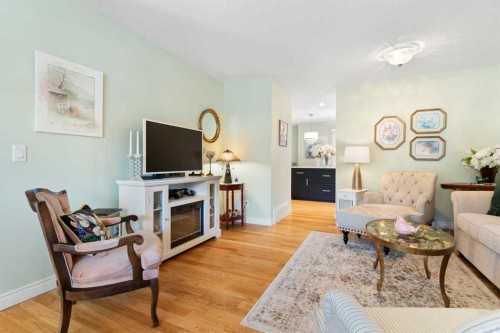 34-118 Strathcona Road, Calgary, AB - Indoor Photo Showing Living Room