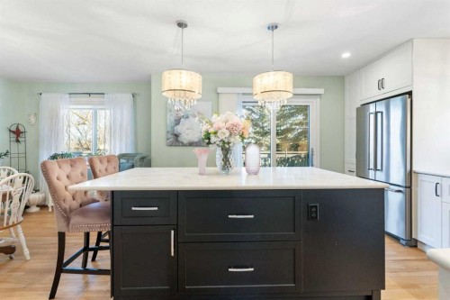 34-118 Strathcona Road, Calgary, AB - Indoor Photo Showing Dining Room
