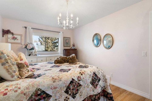 34-118 Strathcona Road, Calgary, AB - Indoor Photo Showing Bedroom