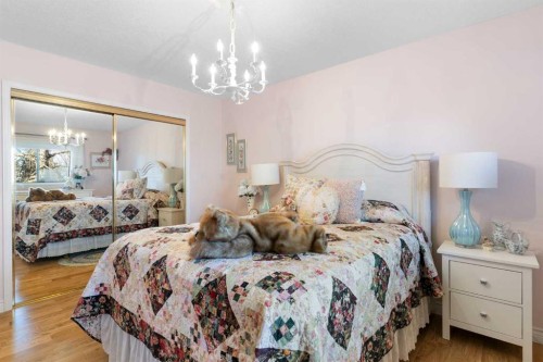 34-118 Strathcona Road, Calgary, AB - Indoor Photo Showing Bedroom