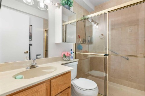 34-118 Strathcona Road, Calgary, AB - Indoor Photo Showing Bathroom