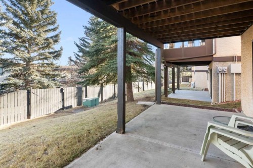 34-118 Strathcona Road, Calgary, AB - Outdoor