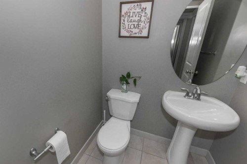 76 Evanspark Circle Nw, Calgary, AB - Indoor Photo Showing Bathroom